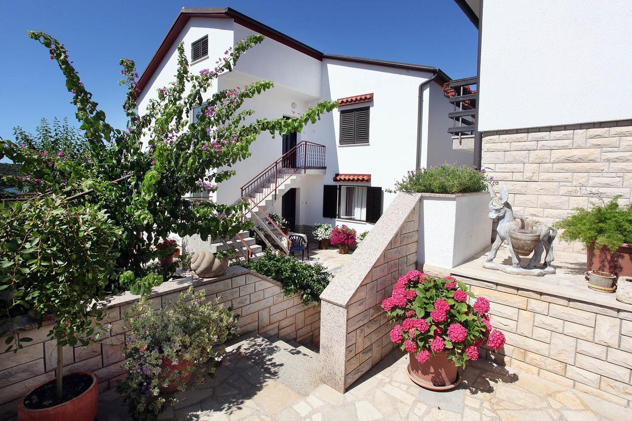 Apartments Patricia Banjole Exterior photo